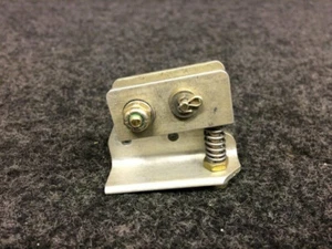 12160-004 / 12158-002 Cirrus SR22 Cabin Door RH Channel Bracket W/ Spring - Imagen 1 de 6