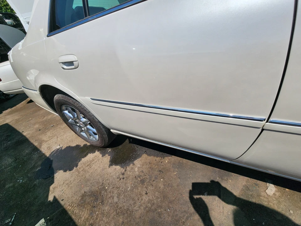 Cadillac DTS 2006 2007 2008 09 2010 2011 PUERTA TRASERA DERECHA EXTERIOR MOLDURA BLANCA Foto 1 de 1