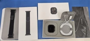 Apple Watch Ultra 2 (GPS + Cellular) 49mm Noir Tit avec Boucle Trail Noire M/L - Photo 1 sur 14