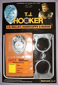 T V SHOW T.J. HOOKER 1982 I.D. WALLET FLEETWOOD TOYS VINTAGE RARE FACTORY SEALED - Picture 1 of 6