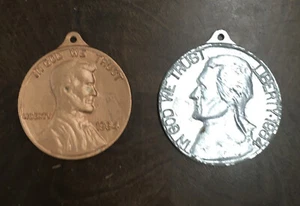 Gusseisen Oversize Jefferson Nickel & Lincoln Penny Wandtafeln 1964 Eisenkunst - Bild 1 von 10