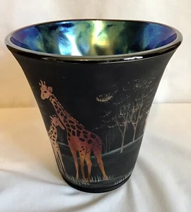 Fenton 2006 Connoisseur collection limited edition sand carved giraffe's vase - Picture 1 of 5
