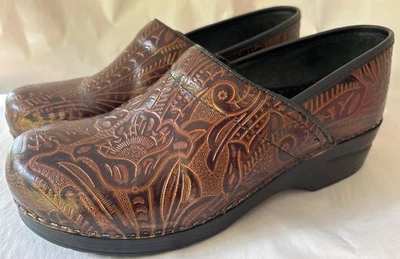 Zuecos Dansko de cuero marrón tooled talla Euro 41 EE. UU. para mujer talla 11 Foto 1 de 4