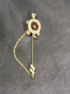 VINTAGE GOLD TONE TURTLE STICK PIN 2.75” FAUX CABACON AMBER & RHINESTONE - Picture 1 of 4