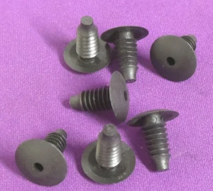 7x Genuine VW Audi Seat Skoda Trim Clips N9020160101C - Picture 1 of 1
