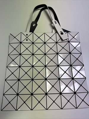 Bolso de Mano Bao Bao Issey Miyake Lucent Negro Foto 1 de 4