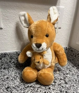 Neu mit Etikett Build A Bear Känguru Set 17 Zoll Mama 6 Zoll Baby im Beutel 2020 neu mit Etikett - Bild 1 von 6