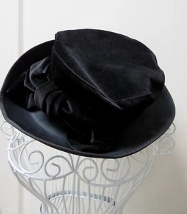 Vintage Velvet Hat Bow Brim Black OSFA 1980s Bucket Cloche Steampunk 20s Gothic - Picture 1 of 3