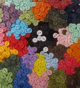 PULSANTI ROTONDI TINTI A MANO 3\8", 2 fori, colori assortiti, lotti da 25, 50, 100 - Foto 1 di 67