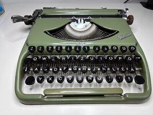 Groma KOLIBRI Reise Schreibmaschine 1Q Oliv DDR Typewriter 1955 Koffer VINTAGE - Bild 1 von 11