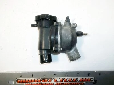 KAWASAKI 01 ZX-6 NINJA THERMOSTAT HOUSING 16160-1117 ZX6 ZX 6 ZX-750R ZX-11 jh - Изображение 1 из 4