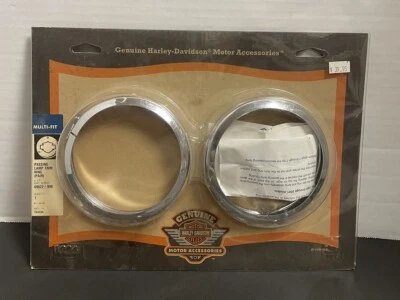 Par de anillos de ajuste de lámpara de paso nuevos Harley-Davidson OEM 69622-99B Foto 1 de 3