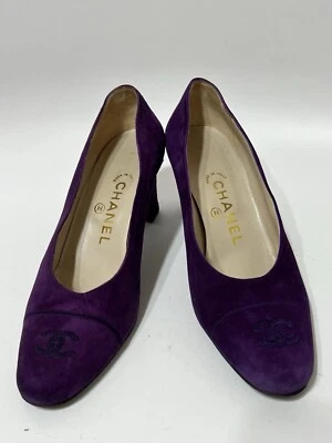 Tacones Chanel de colección de gamuza púrpura con logotipo CC 37 Foto 1 de 4