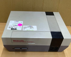 Nintendo NES Console (PARTS/REPAIR) - Picture 1 of 7