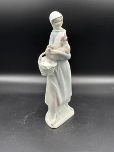 Schönes pensioniertes Lladro Mädchen mit Korb und Hahn Hahn #4591 - Bild 1 von 6