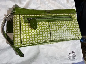 Coach Green / Ivory Patent Leather Penelope Op Art Convertible clutch 13166 - Picture 1 of 9