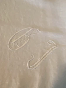 Are your initials CJ?  Vintage linen tablecloth embroidered with CJ.  42”x 44” - Bild 1 von 3
