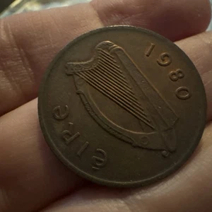 1980 1 Pence Irish Coin 86,712,000 Minted 28 - Picture 1 of 4