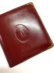 CARTERA CARTIER VINTAGE MUST CC EN RELIEVE CUADRADA DE CUERO PLEGABLE FRANCIA BORGOÑA ROJA - Imagen 1 de 22