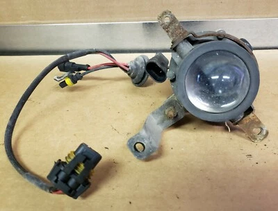 2006 HYUNDAI TIBURON FOG LIGHT RH/ PASSENGER FRONT  - Image 1 of 2