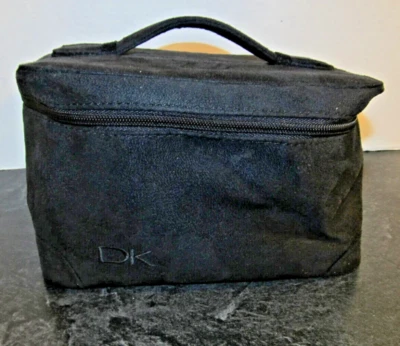 Estojo de maquiagem Donna Karan Cashmere Mist preto viagem cosmético zíper quadrado ao redor - Imagem 1 de 4