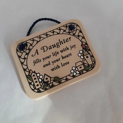 Placa colgante Trinity Pottery Hija Love Family Foto 1 de 4