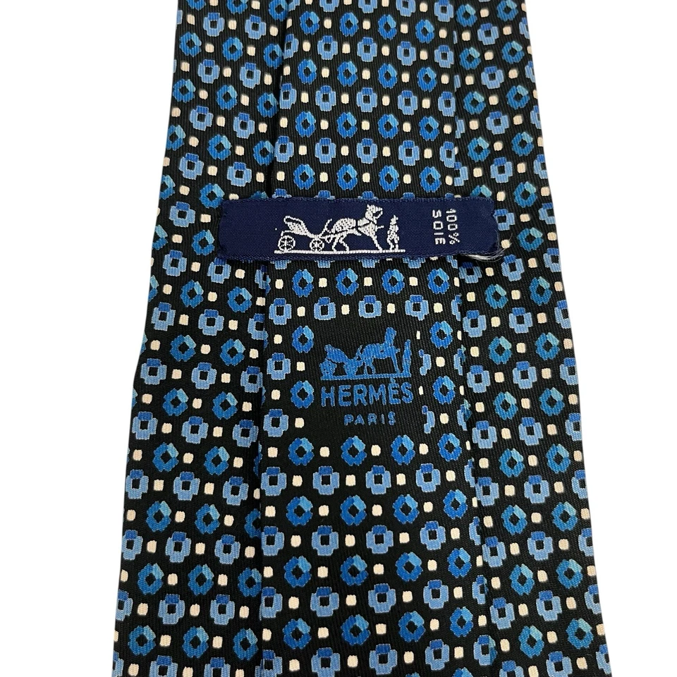 Corbata para hombre Hermes geométrica ombre negra/azul satinada seda 656 OA 4" (W) 55" (L) usada en excelente estado Foto 1 de 4