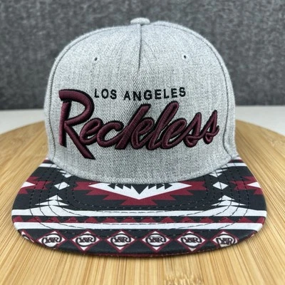 Gorra Young & Reckless Los Angeles Snapback Gris Estampado Azteca Bordada Y&R Foto 1 de 4