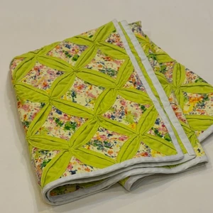Handgefertigte limettengrüne Kathedrale Fenster Baby/Kleinkind Quilt Überwurf Decke 28x43" - Bild 1 von 11