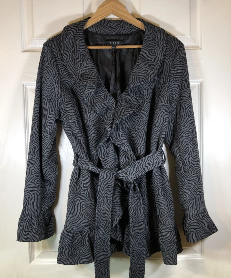 Sandro Coat 女式 L 斑马动物印花灰色黑色荷叶边领带扣 — 第 1/4 张图片