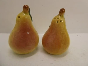 AUSTRALIAN POTTERY DARBYSHIRE PEARS SALT & PEPPER SHAKERS PAIR - Picture 1 of 5