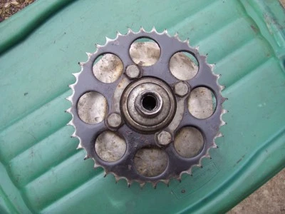 Yamaha R5 350 R5350 1972 motocicleta piñón trasero buje Foto 1 de 2