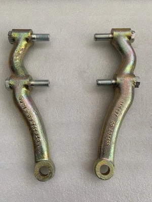 MGB GT & Roadster Steering Arms BTB396 BTB397 1962-1980 LH & RH pair - Image 1 of 4