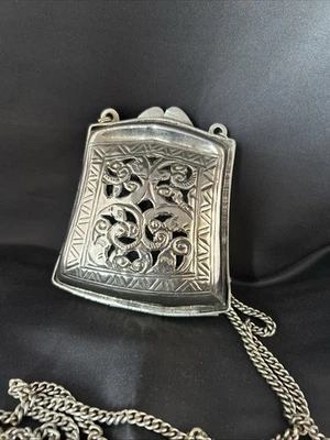 Vintage Hard Shell Silver Purse - Image 1 of 4