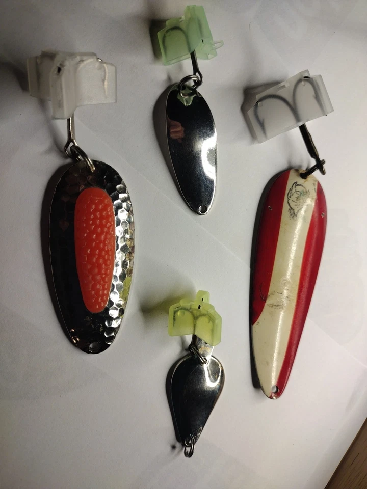 Lote de cucharas vintage señuelos de pesca, lucio, almizcle, bajo y más Foto 1 de 4