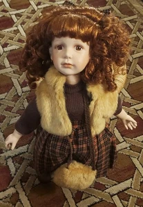 Bambola Pocelain vintage capelli rossi vestito dito mancante 3133A ~356/1000 ~22" - Foto 1 di 16