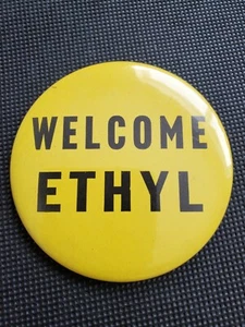 Vintage Knopf "Welcome Ethyl" Iowa Selten!! Hawkeyes schwarz und gold - Bild 1 von 2