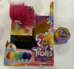 Trolls Band Together Rainbow Pom Poms Keychain 1 Supplied,Queen Poppy Display - Picture 1 of 10