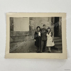 1942 WWII German Wehrmacht Soldier with Women Trébeurden France Military Photo - Picture 1 of 11
