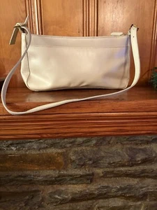 Etienne Aigner Leather Shoulder Bag~ Cream Color ~ VINTAGE & FABULOUS!!! - Picture 1 of 13