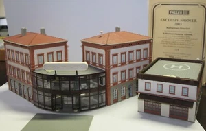 Faller H0 "Katharinen-Krankenhaus" (ohne Hubschrauber) es fehlen Kleinteile - Bild 1 von 9