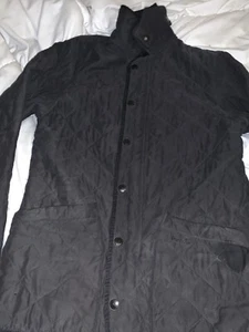 Barbour Herren Small Microfaser Polar Quilt Long Insulated Jacke Schwarz - Bild 1 von 7