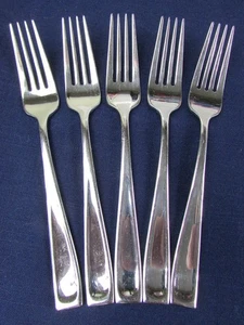 SET 5 INDIVIDUAL SALAD FORKS! Vintage ONEIDA stainless: MODA pattern: LOVELY - Picture 1 of 6