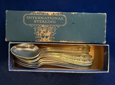 International - Juego de (12) cucharas semi-taza de plata esterlina Wedgwood Foto 1 de 4