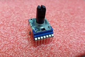 Yamaha PSR-1000, PSR-1100, PSR-2000, PSR-A2000, PSR-2100 Volume Potentiometer - Picture 1 of 3