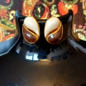 VINTAGE Emaille OHRRINGE CLIP ON 70/80er goldfarben oval Design RETRO creme/braun. - Bild 1 von 12