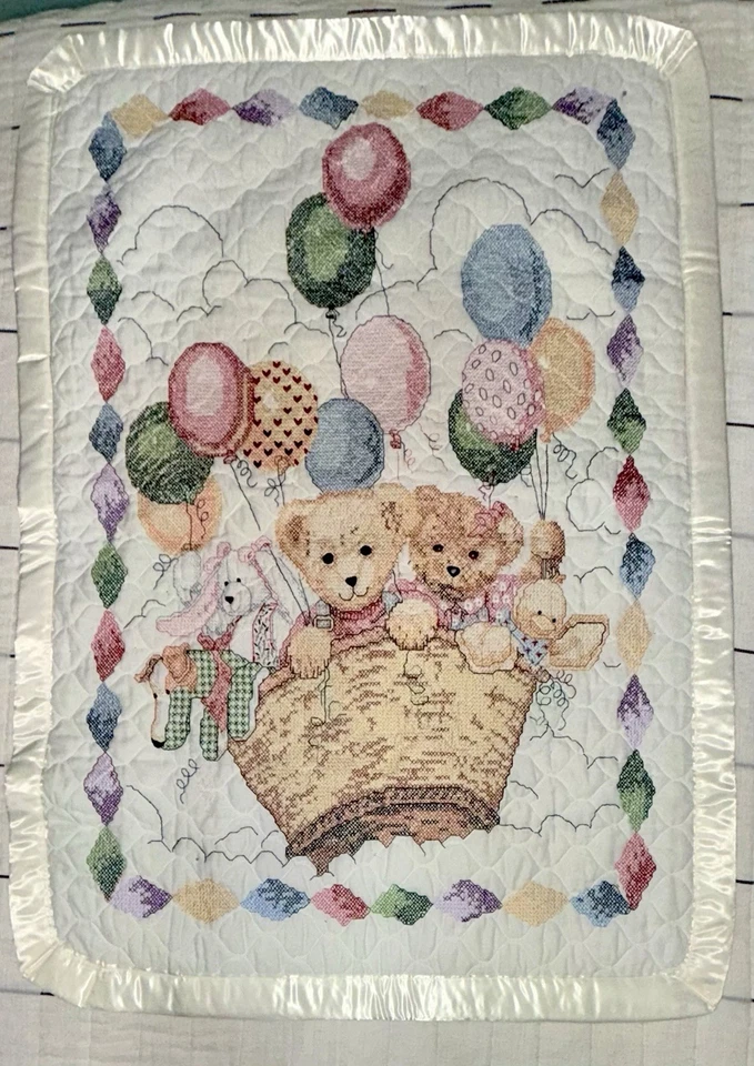 Edredón de bebé de colección bordado a mano, punto de cruz oso de peluche y amigos 32 x 40 pulgadas Foto 1 de 4