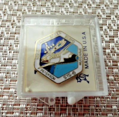 Pin conmemorativo STS-6 del transbordador espacial Challenger NASA Foto 1 de 3