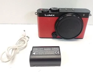 Cámara de fotograma completo Panasonic LUMIX S9 con enfoque automático de fase (cuerpo, rojo) - Imagen 1 de 7