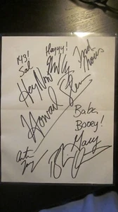 HOWARD STERN AND SHOW CAST PÁGINA AUTOGRAFIADA (2001-2009) SUPER RARA - Imagen 1 de 4